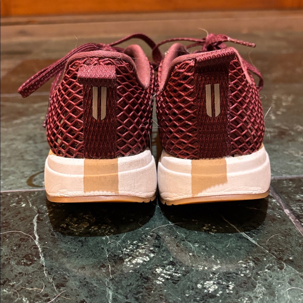 EUC Women's Nobull mesh runner size 7.5 Burgundy Athletic Shoes - Picture 2 of 3